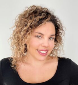 Tess Alves de Souza chargée de communication